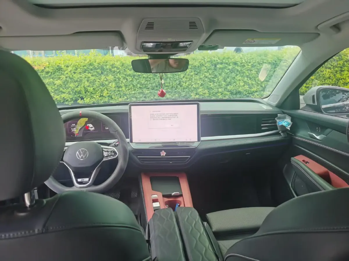 2025 Volkswagen Passat 2.0T 220HP L4 7DCT,autocango,china used car exporter,china ev exporter,chinese used car exporter,chinese used ev exporter