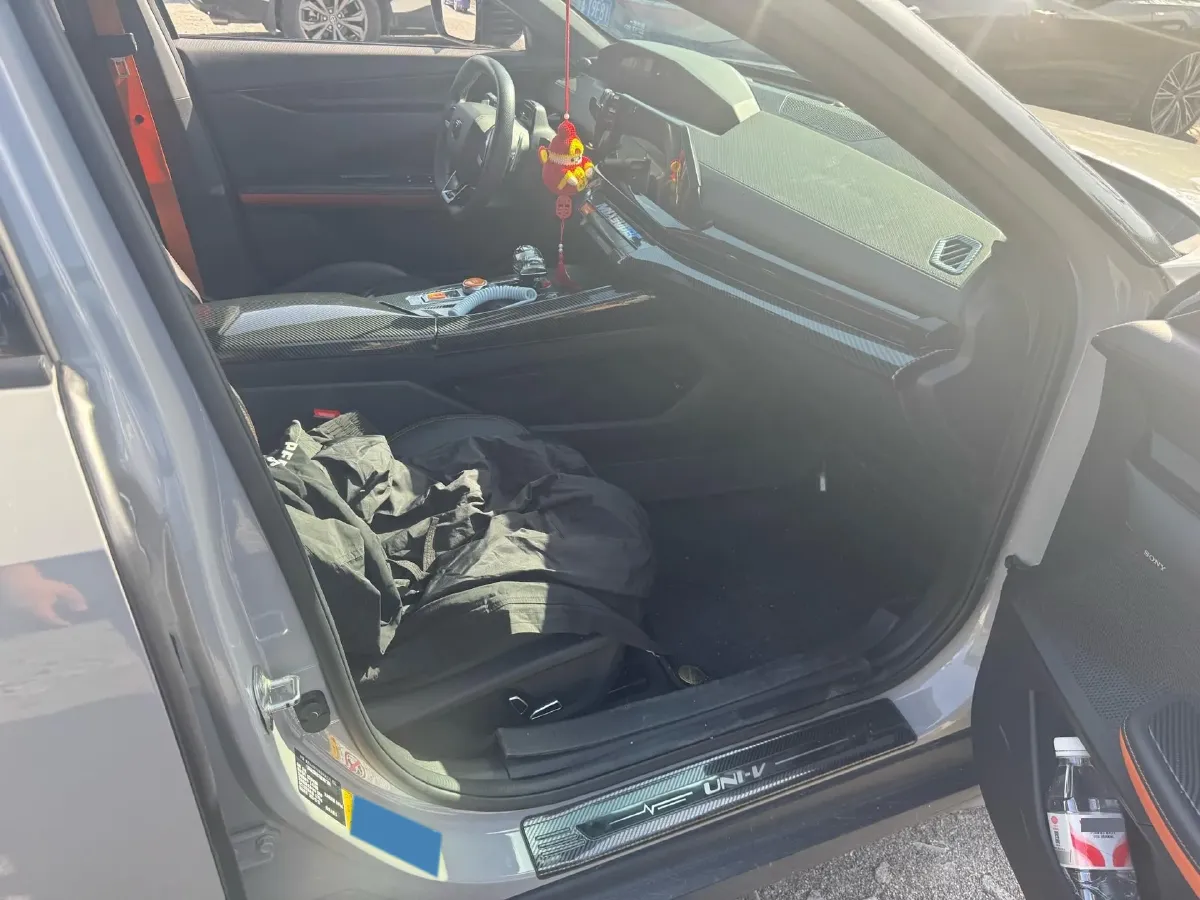 2023 ChangAn UNI-V 1.5T 188HP L4 7DCT,autocango,china used car exporter,china ev exporter,chinese used car exporter,chinese used ev exporter