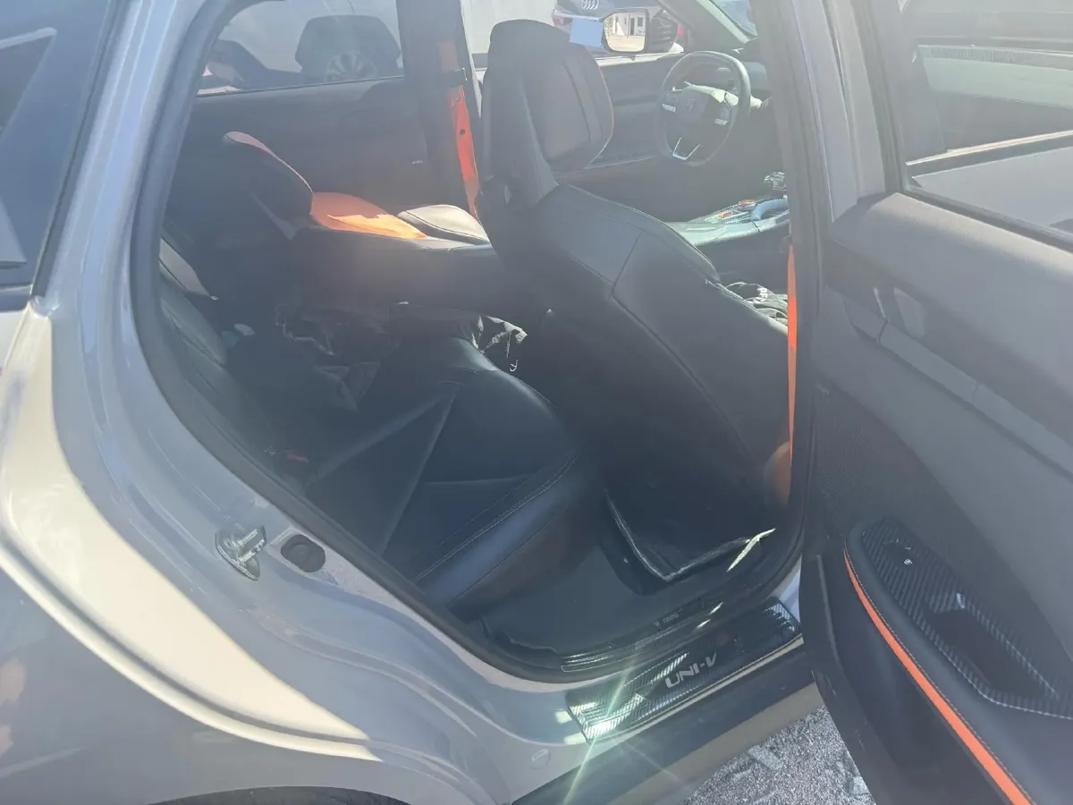 2023 ChangAn UNI-V 1.5T 188HP L4 7DCT,autocango,china used car exporter,china ev exporter,chinese used car exporter,chinese used ev exporter