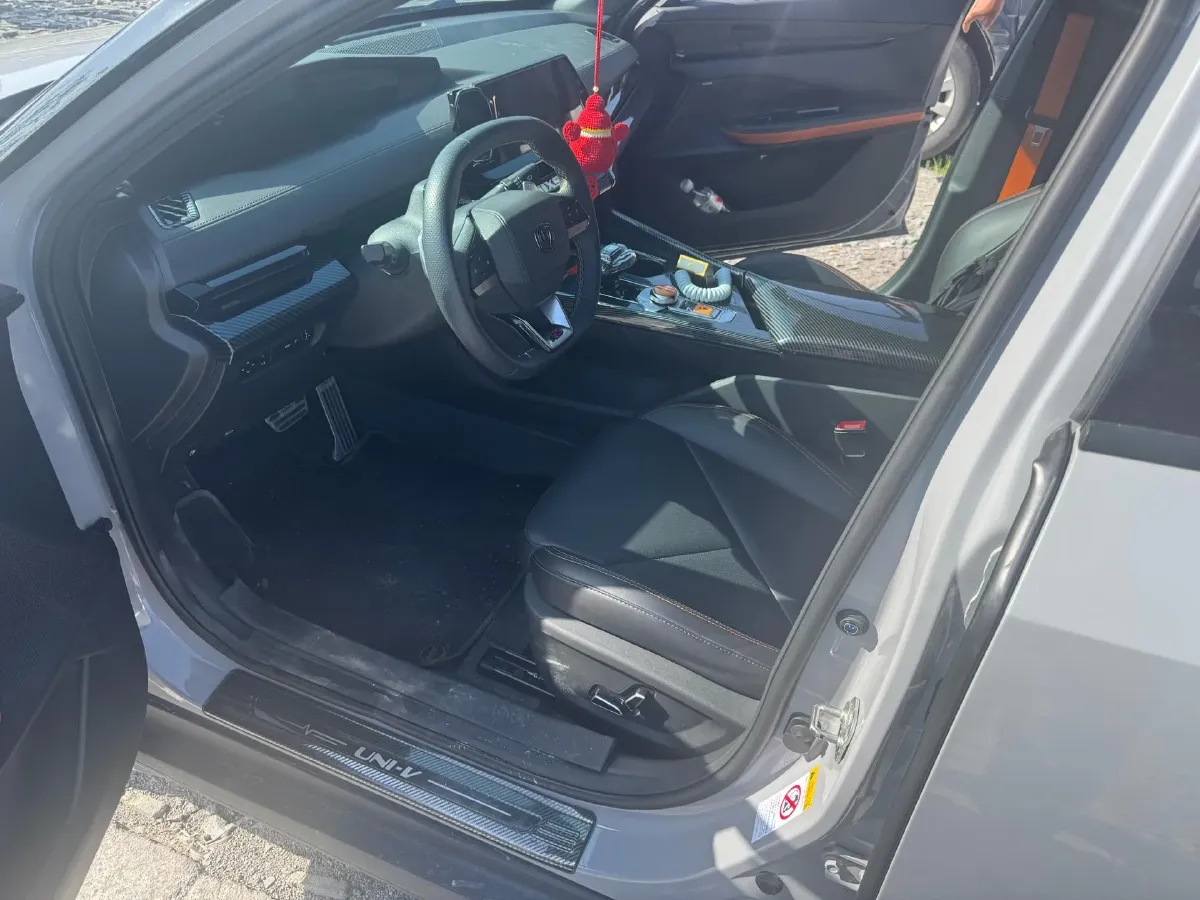 2023 ChangAn UNI-V 1.5T 188HP L4 7DCT,autocango,china used car exporter,china ev exporter,chinese used car exporter,chinese used ev exporter