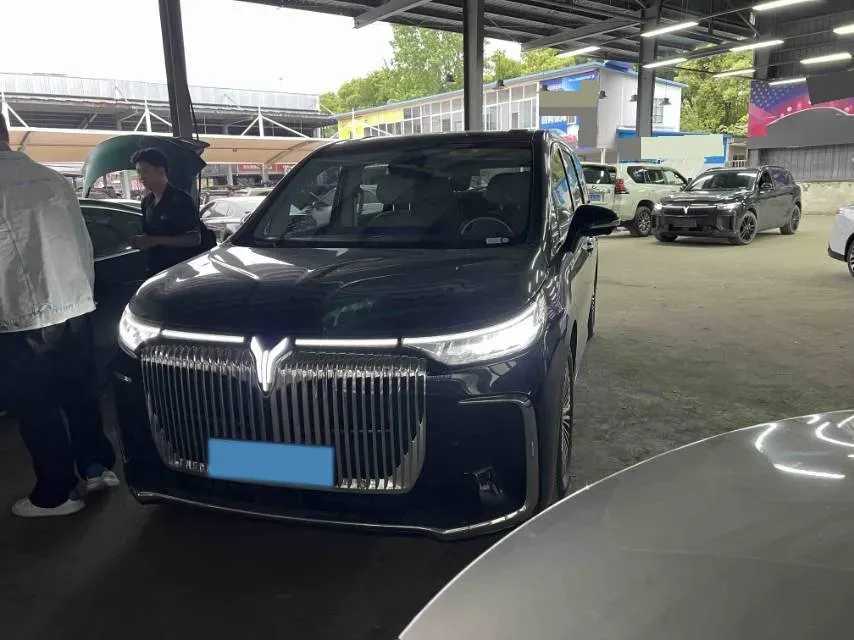 2025 Voyah Dream 1.5T 150HP L4 PHEV 41.7KWH,autocango,china used car exporter,china ev exporter,chinese used car exporter,chinese used ev exporter