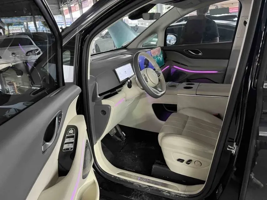 2025 Voyah Dream 1.5T 150HP L4 PHEV 41.7KWH,autocango,china used car exporter,china ev exporter,chinese used car exporter,chinese used ev exporter