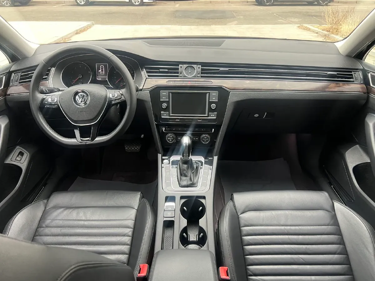 2018 Volkswagen Magotan 1.8T 180HP L4 7DCT,autocango,china used car exporter,china ev exporter,chinese used car exporter,chinese used ev exporter