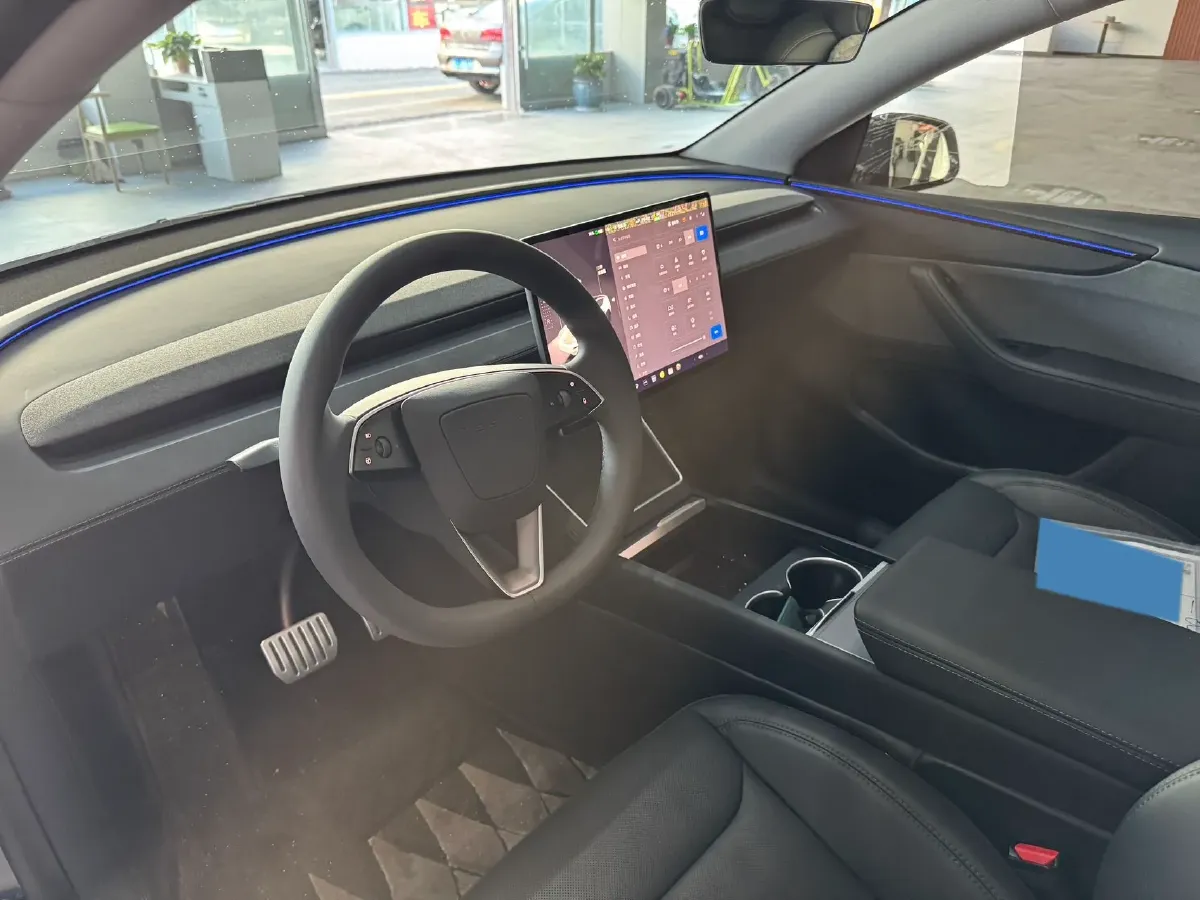 2025 Tesla Model Y BEV 62.5KWH,autocango,china used car exporter,china ev exporter,chinese used car exporter,chinese used ev exporter