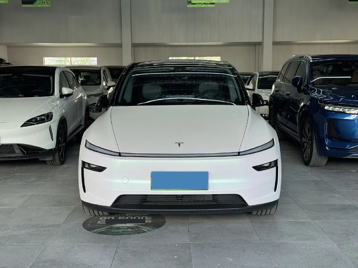 2025 Tesla Model Y BEV 62.5KWH,autocango,china used car exporter,china ev exporter,chinese used car exporter,chinese used ev exporter