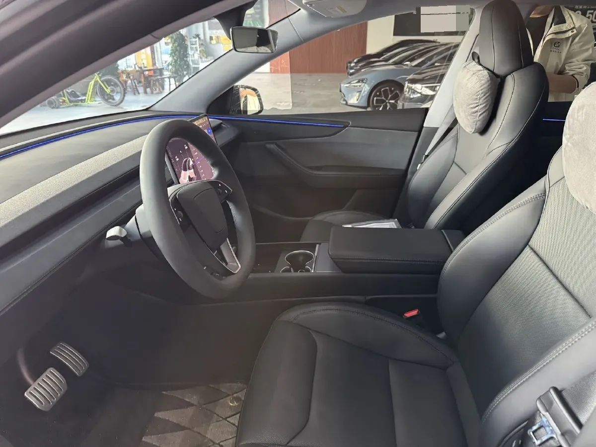 2025 Tesla Model Y BEV 62.5KWH,autocango,china used car exporter,china ev exporter,chinese used car exporter,chinese used ev exporter