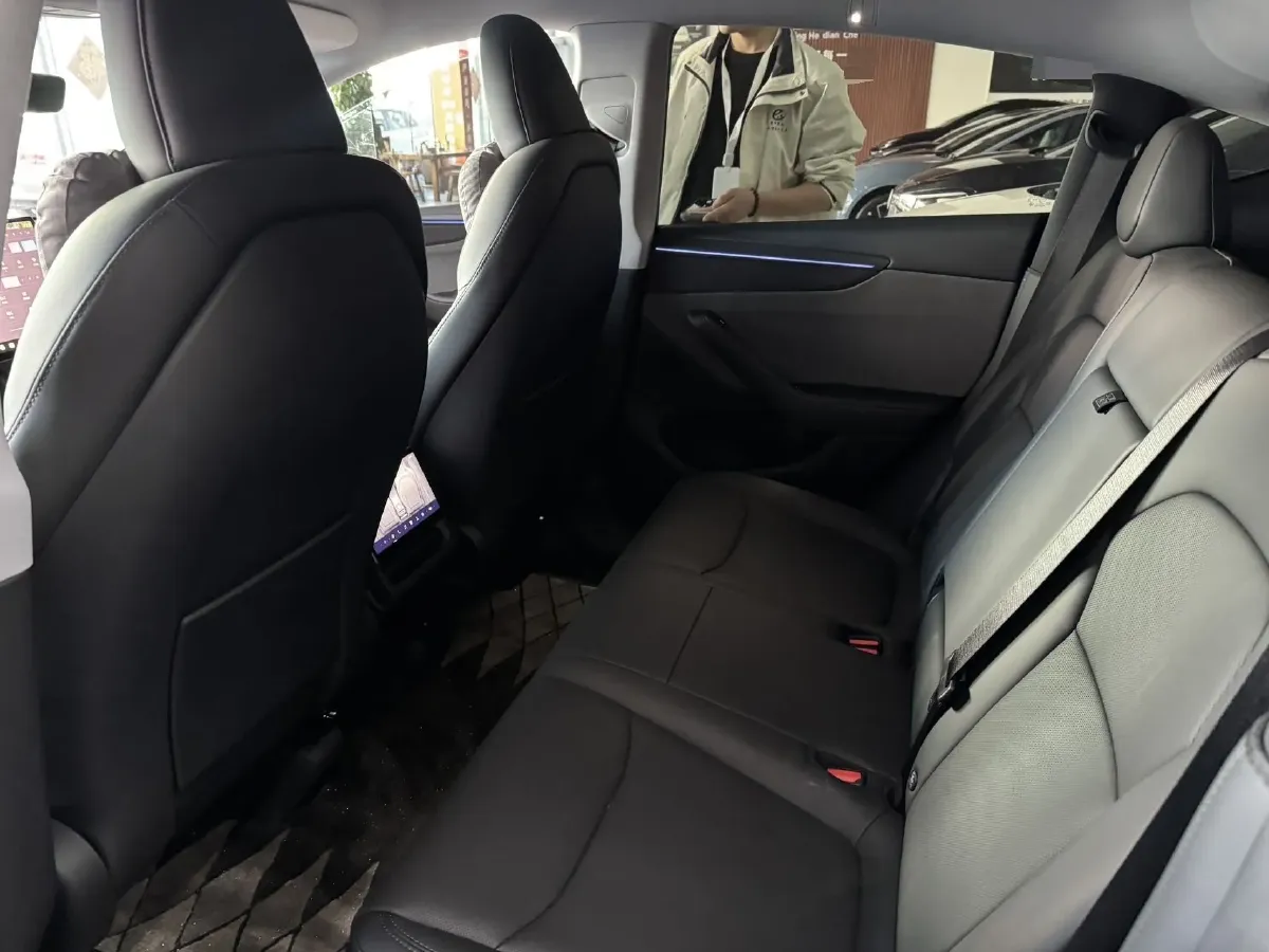 2025 Tesla Model Y BEV 62.5KWH,autocango,china used car exporter,china ev exporter,chinese used car exporter,chinese used ev exporter