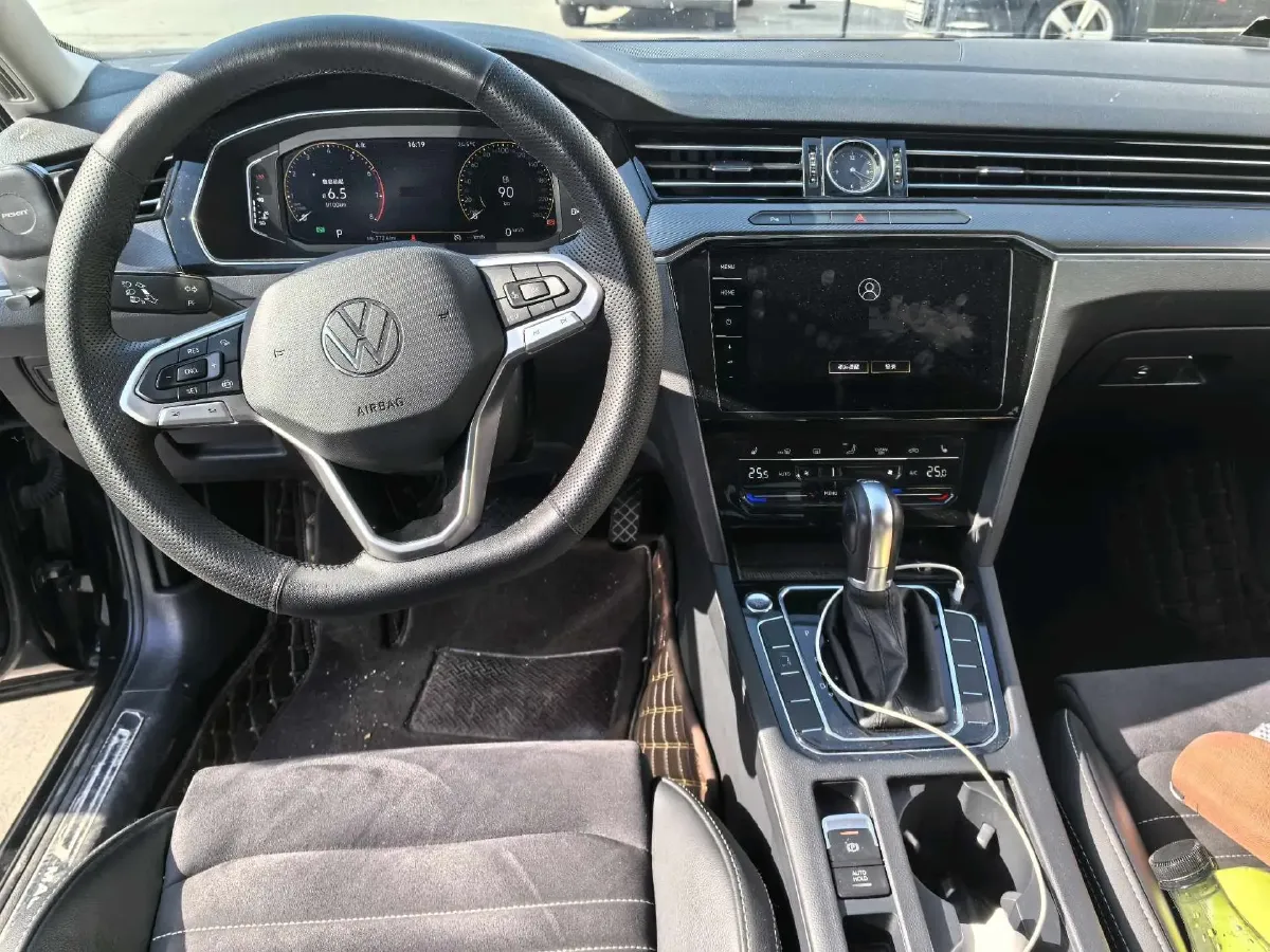 2020 Volkswagen Magotan 2.0T 186HP L4 7DCT,autocango,china used car exporter,china ev exporter,chinese used car exporter,chinese used ev exporter