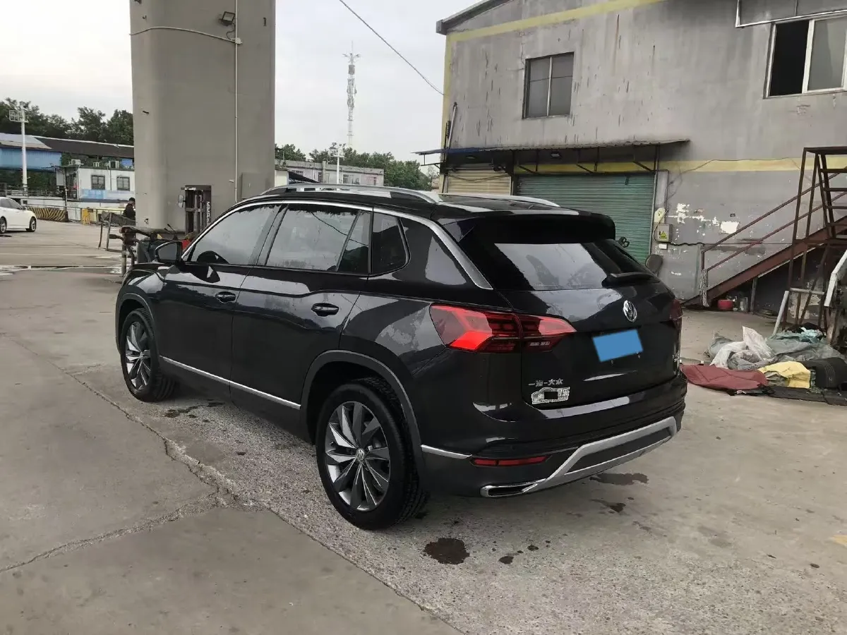 2019 Jeep Cherokee 2.0T 234HP L4 9AT,autocango,china used car exporter,china ev exporter,chinese used car exporter,chinese used ev exporter