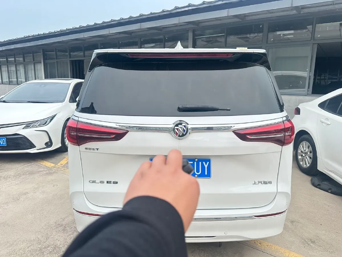 2022 Buick GL8 2.0T 237HP L4 9AT,autocango,china used car exporter,china ev exporter,chinese used car exporter,chinese used ev exporter