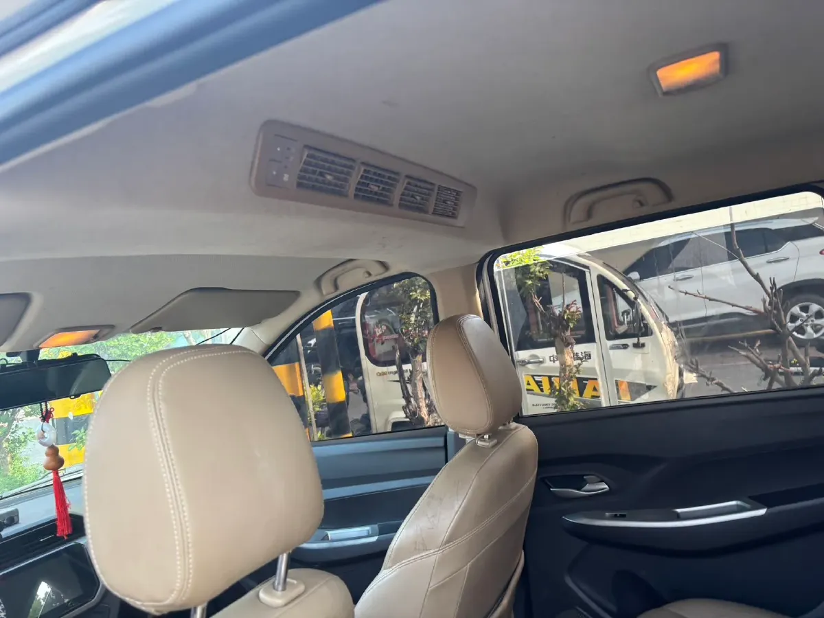 2019 WuLing HongGuang 1.5L 99HP L4 6MT,autocango,china used car exporter,china ev exporter,chinese used car exporter,chinese used ev exporter