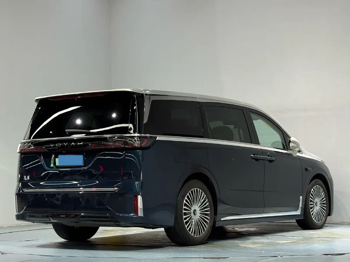 2025 Voyah Dream 1.5T 150HP L4 PHEV 41.7KWH,autocango,china used car exporter,china ev exporter,chinese used car exporter,chinese used ev exporter