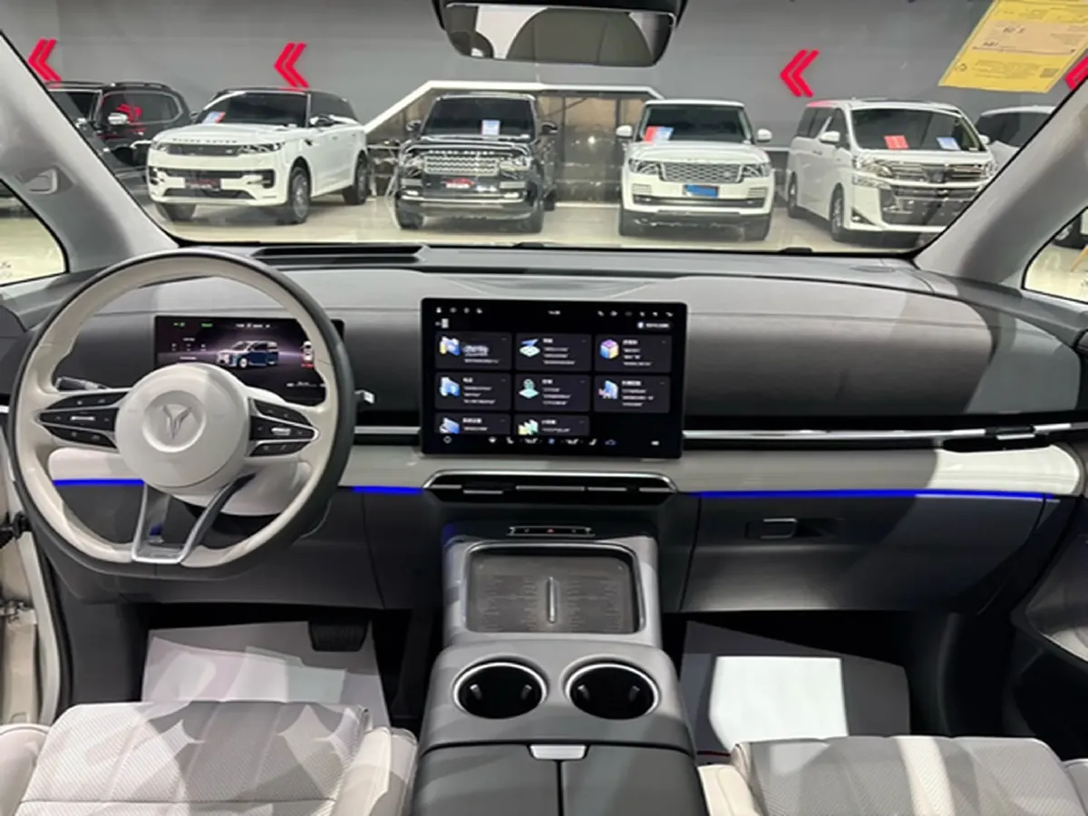 2025 Voyah Dream 1.5T 150HP L4 PHEV 41.7KWH,autocango,china used car exporter,china ev exporter,chinese used car exporter,chinese used ev exporter