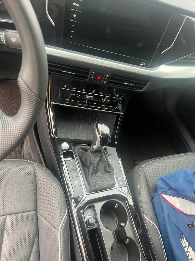 2024 Volkswagen Passat 2.0T 186HP L4 7DCT,autocango,china used car exporter,china ev exporter,chinese used car exporter,chinese used ev exporter