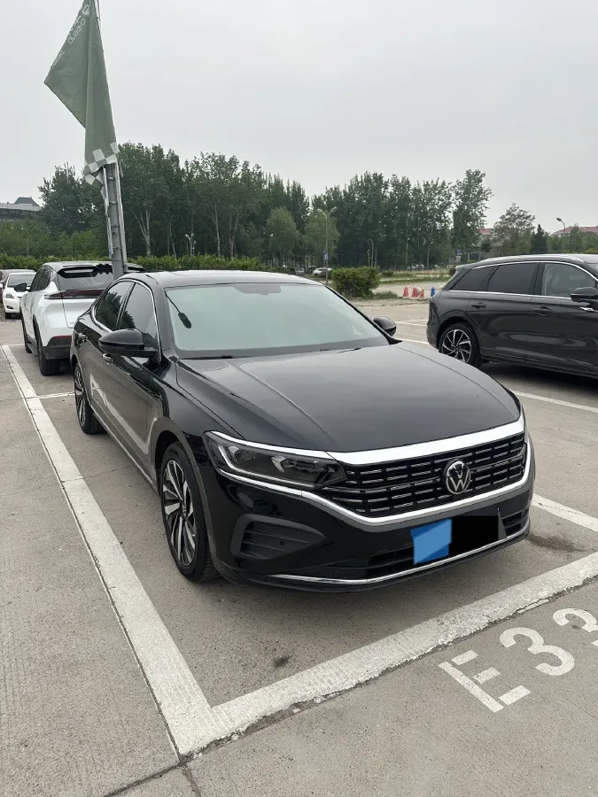 2024 Volkswagen Passat 2.0T 186HP L4 7DCT,autocango,china used car exporter,china ev exporter,chinese used car exporter,chinese used ev exporter