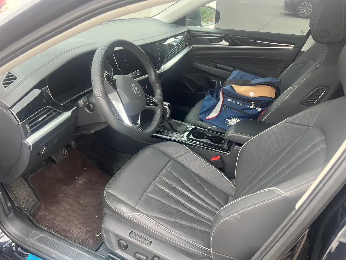 2024 Volkswagen Passat 2.0T 186HP L4 7DCT,autocango,china used car exporter,china ev exporter,chinese used car exporter,chinese used ev exporter