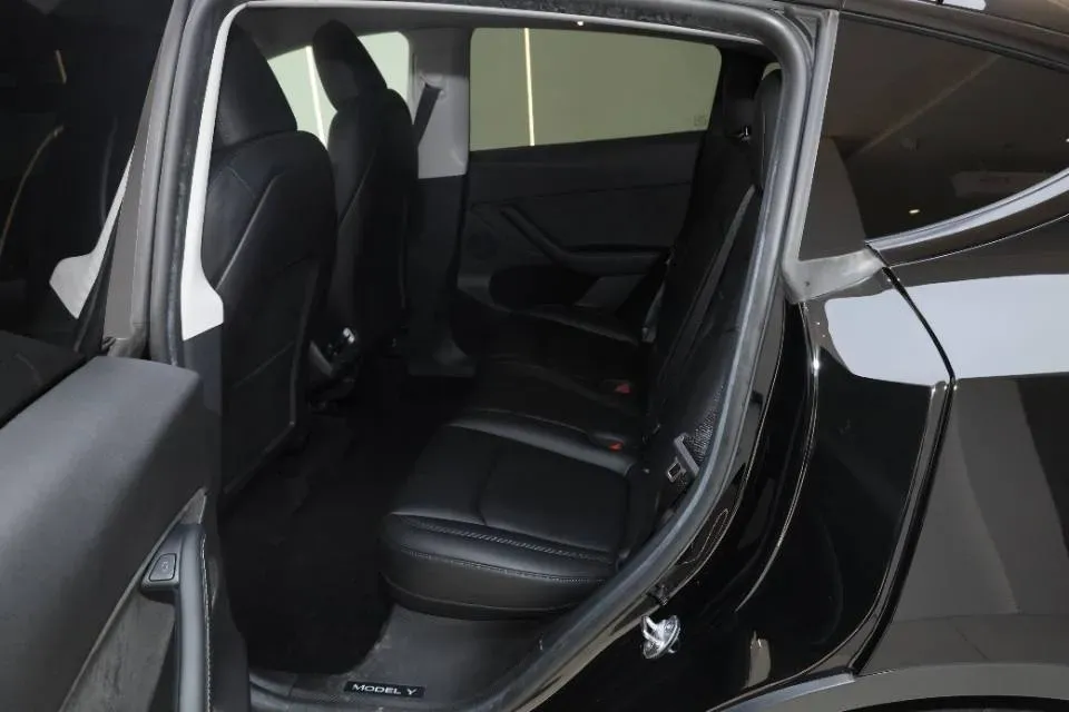 2022 Tesla Model Y BEV 60KWH,autocango,china used car exporter,china ev exporter,chinese used car exporter,chinese used ev exporter