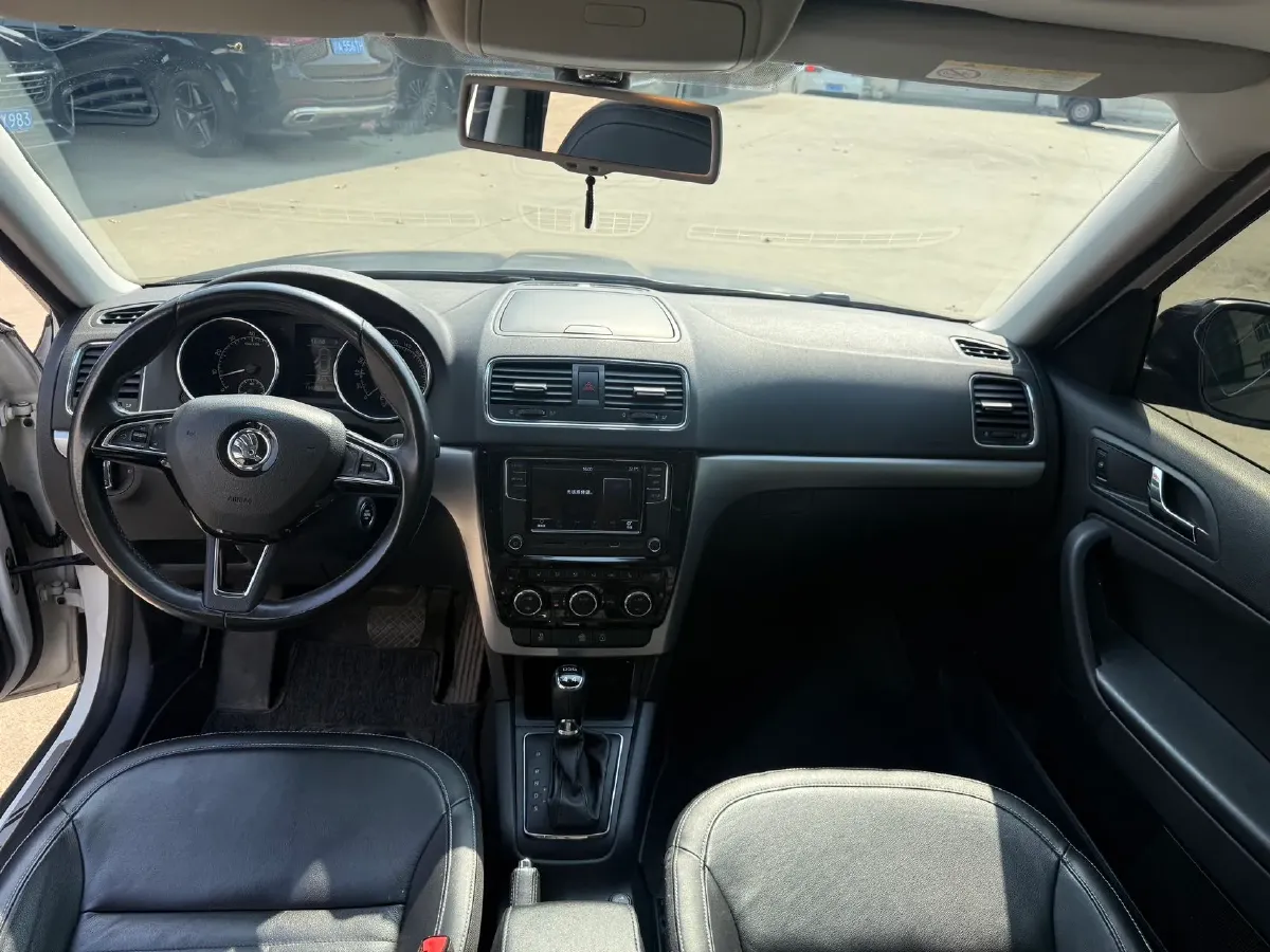 2017 Skoda Yeti 1.8T 160HP L4 6DCT,autocango,china used car exporter,china ev exporter,chinese used car exporter,chinese used ev exporter