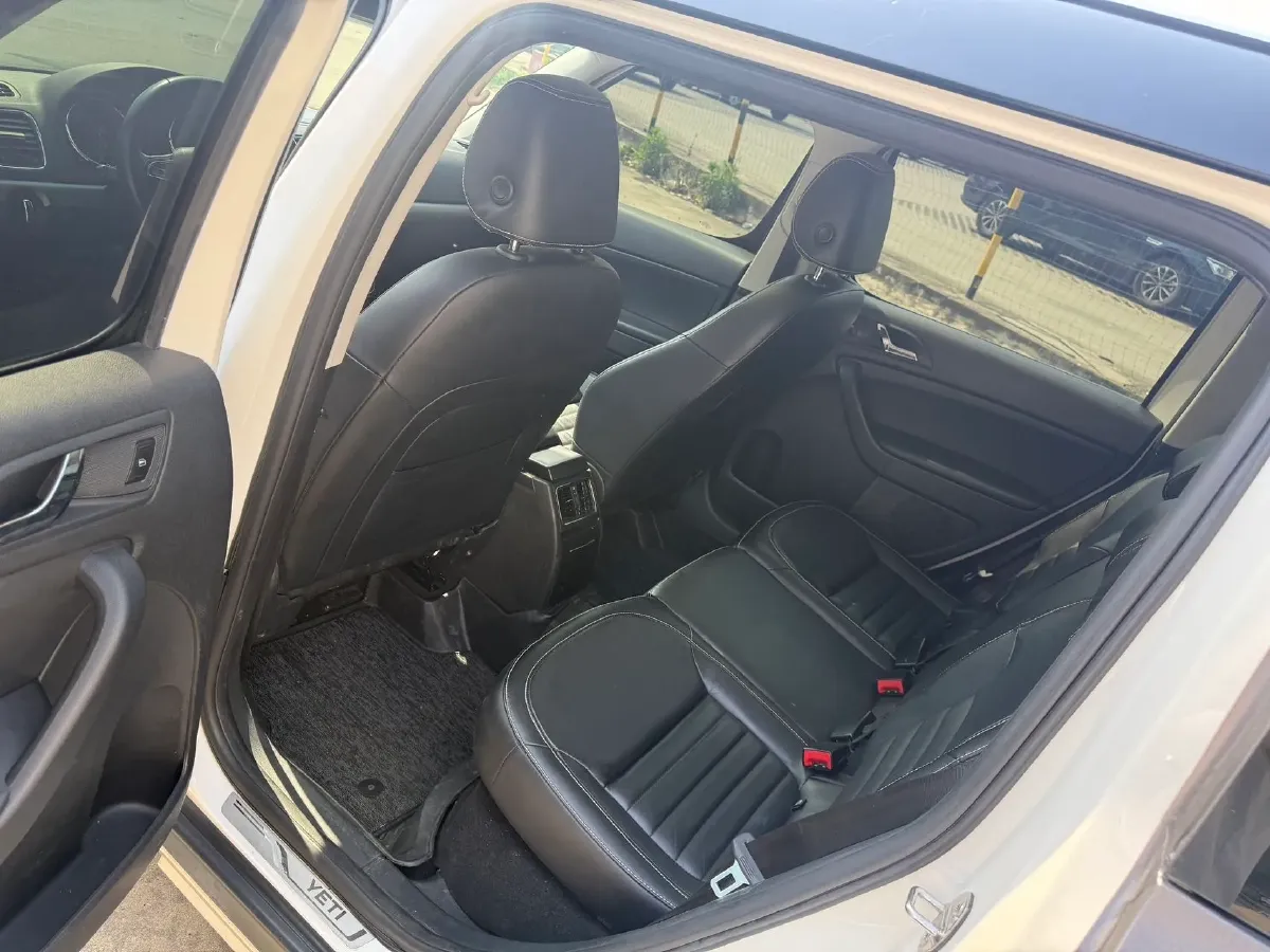 2017 Skoda Yeti 1.8T 160HP L4 6DCT,autocango,china used car exporter,china ev exporter,chinese used car exporter,chinese used ev exporter