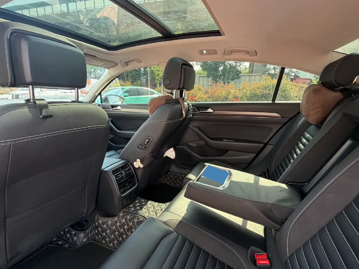 2020 Volkswagen Magotan 2.0T 186HP L4 7DCT,autocango,china used car exporter,china ev exporter,chinese used car exporter,chinese used ev exporter