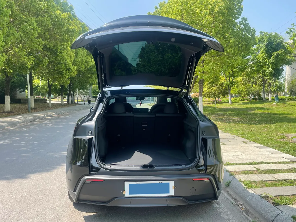 2025 Tesla Model Y BEV 62.5KWH,autocango,china used car exporter,china ev exporter,chinese used car exporter,chinese used ev exporter