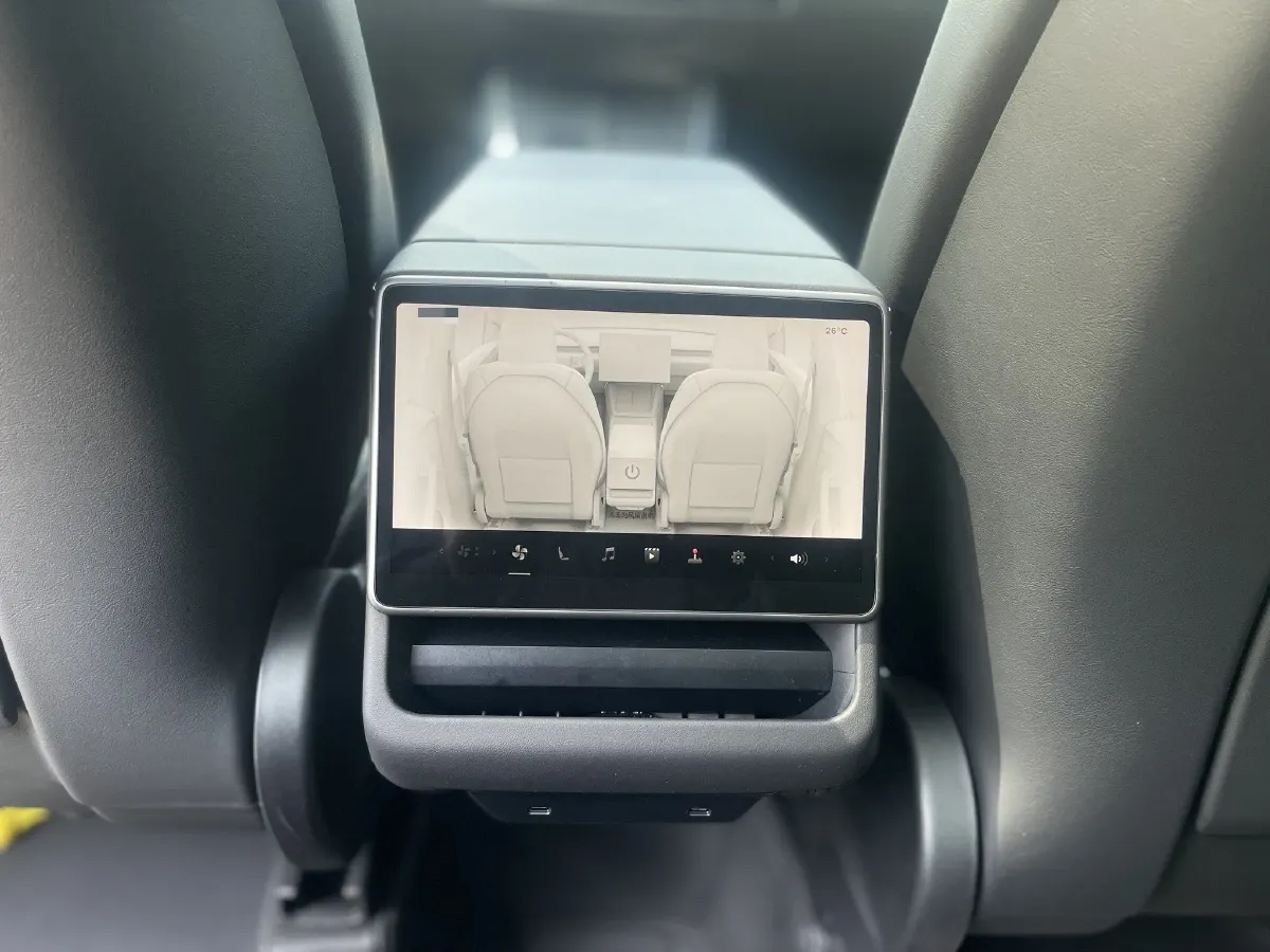 2025 Tesla Model Y BEV 62.5KWH,autocango,china used car exporter,china ev exporter,chinese used car exporter,chinese used ev exporter