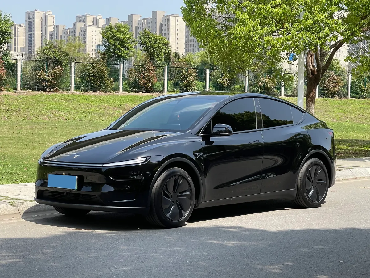 2025 Tesla Model Y BEV 62.5KWH,autocango,china used car exporter,china ev exporter,chinese used car exporter,chinese used ev exporter