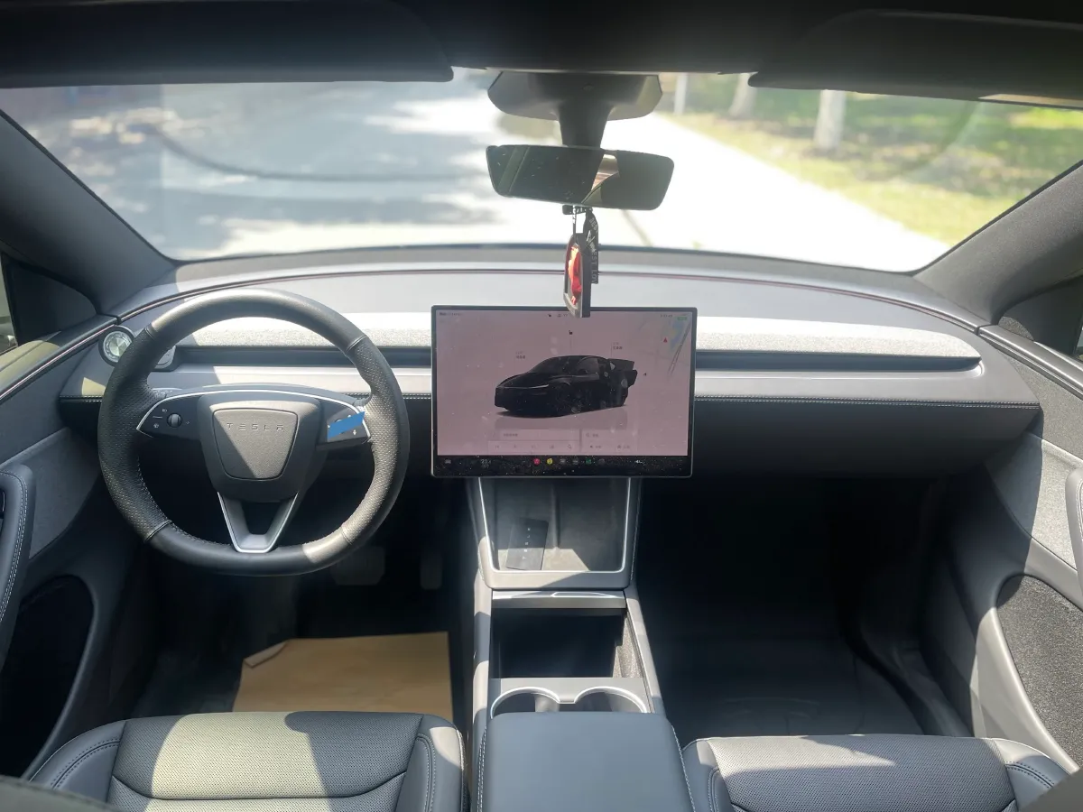 2025 Tesla Model Y BEV 62.5KWH,autocango,china used car exporter,china ev exporter,chinese used car exporter,chinese used ev exporter