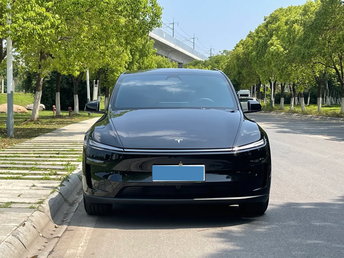 2025 Tesla Model Y BEV 62.5KWH,autocango,china used car exporter,china ev exporter,chinese used car exporter,chinese used ev exporter