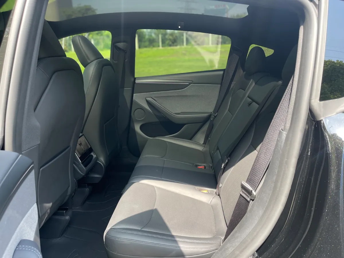 2025 Tesla Model Y BEV 62.5KWH,autocango,china used car exporter,china ev exporter,chinese used car exporter,chinese used ev exporter