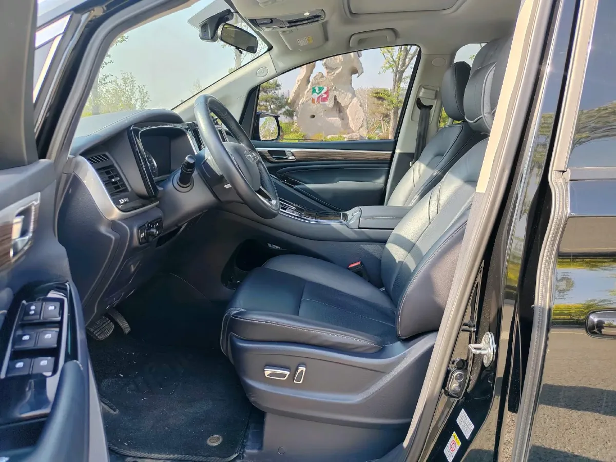 2021 GAC Trumpchi M8 2.0T 252HP L4 8AT,autocango,china used car exporter,china ev exporter,chinese used car exporter,chinese used ev exporter