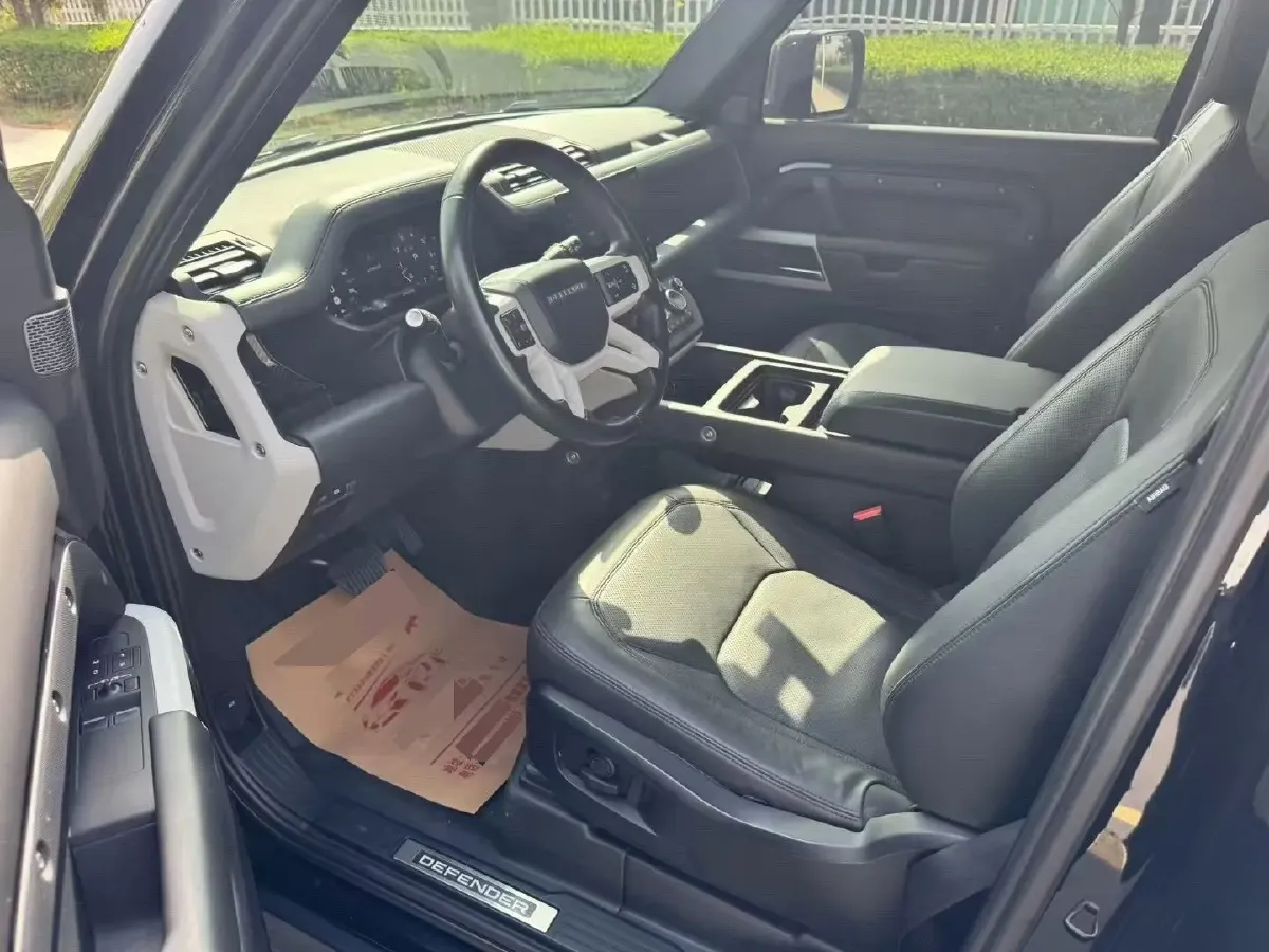 2023 Land Rover Defender 3.0T 400HP L6 8AT,autocango,china used car exporter,china ev exporter,chinese used car exporter,chinese used ev exporter