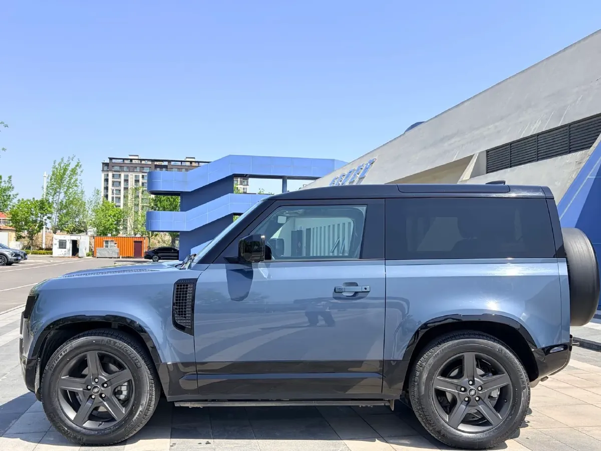 2022 Land Rover Defender 2.0T 300HP L4 8AT,autocango,china used car exporter,china ev exporter,chinese used car exporter,chinese used ev exporter