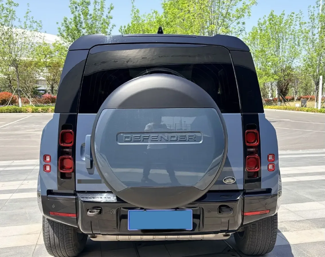 2022 Land Rover Defender 2.0T 300HP L4 8AT,autocango,china used car exporter,china ev exporter,chinese used car exporter,chinese used ev exporter