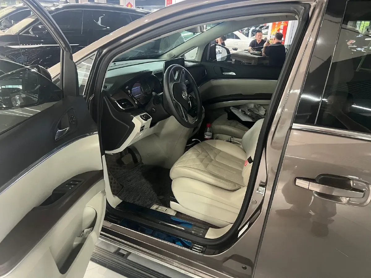 2023 Buick GL8 2.0T 237HP L4 9AT,autocango,china used car exporter,china ev exporter,chinese used car exporter,chinese used ev exporter