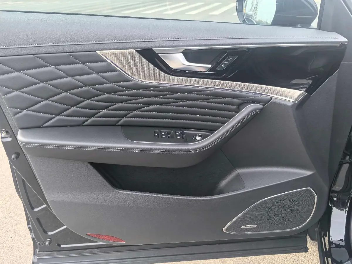 2022 HongQi HS5 2.0T 224HP L4 6AT,autocango,china used car exporter,china ev exporter,chinese used car exporter,chinese used ev exporter