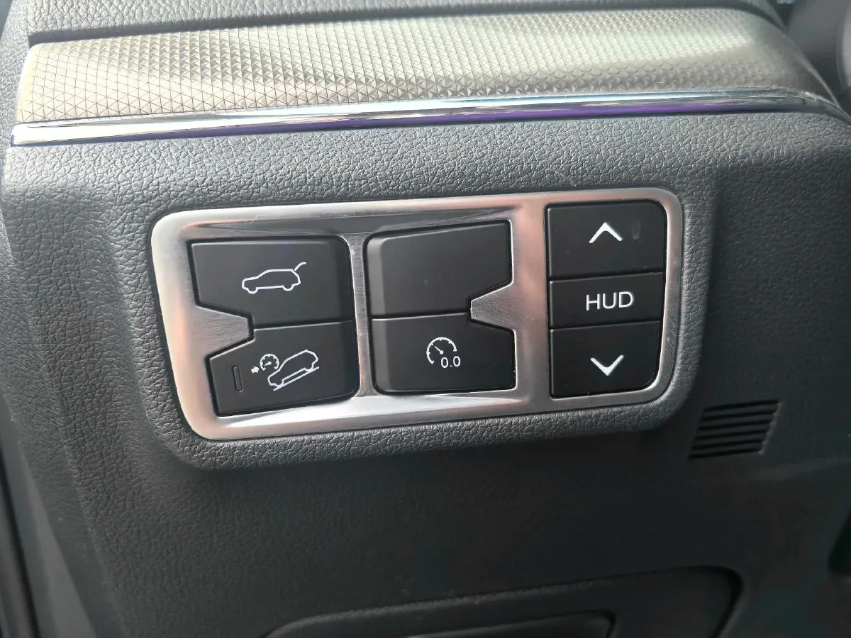 2022 HongQi HS5 2.0T 224HP L4 6AT,autocango,china used car exporter,china ev exporter,chinese used car exporter,chinese used ev exporter