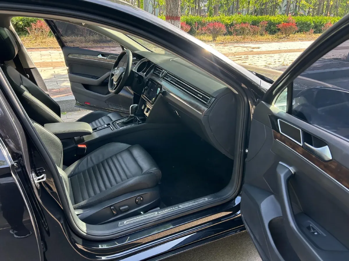 2019 Volkswagen Magotan 2.0T 186HP L4 7DCT,autocango,china used car exporter,china ev exporter,chinese used car exporter,chinese used ev exporter