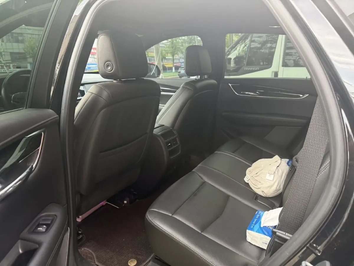 2022 Cadillac XT5 2.0T 237HP L4 9AT,autocango,china used car exporter,china ev exporter,chinese used car exporter,chinese used ev exporter