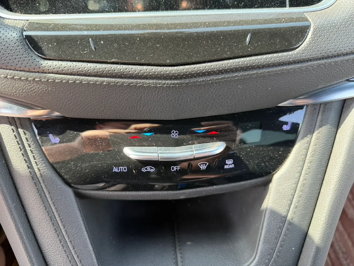 2022 Cadillac XT5 2.0T 237HP L4 9AT,autocango,china used car exporter,china ev exporter,chinese used car exporter,chinese used ev exporter