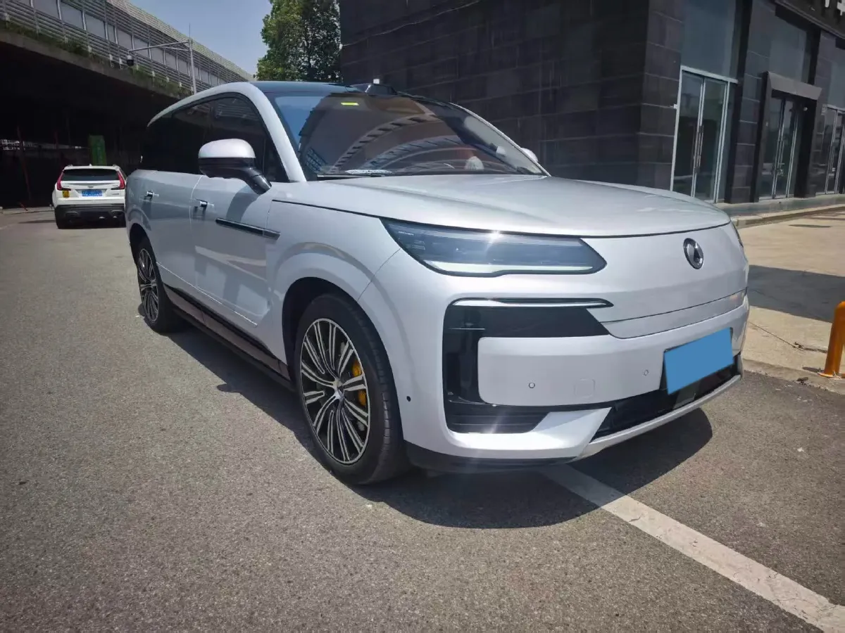 2025 Denza DenzaN9 2.0T 207HP L4 E-CVT PHEV,autocango,china used car exporter,china ev exporter,chinese used car exporter,chinese used ev exporter