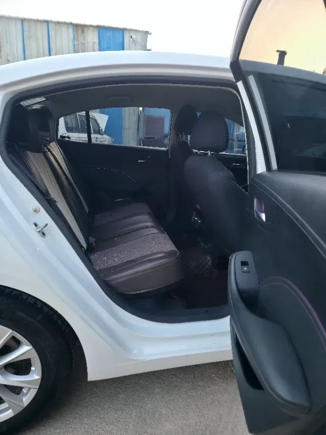 2023 Roewe i5 1.5L 129HP L4 5MT,autocango,china used car exporter,china ev exporter,chinese used car exporter,chinese used ev exporter