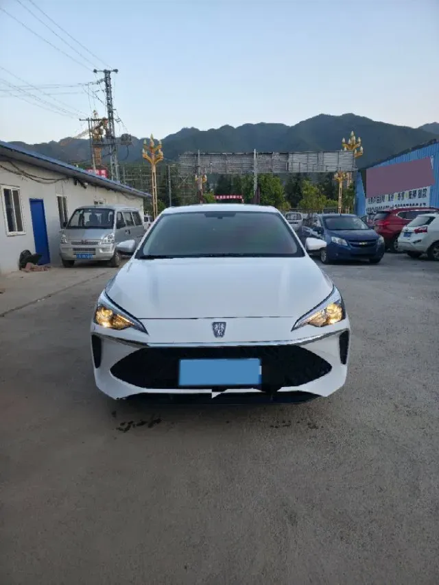 2023 Roewe i5 1.5L 129HP L4 5MT,autocango,china used car exporter,china ev exporter,chinese used car exporter,chinese used ev exporter
