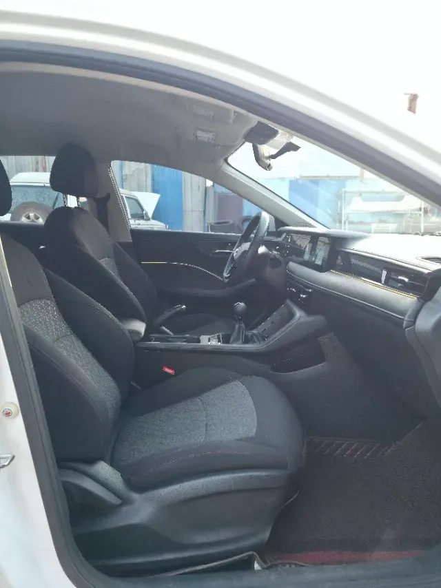 2023 Roewe i5 1.5L 129HP L4 5MT,autocango,china used car exporter,china ev exporter,chinese used car exporter,chinese used ev exporter