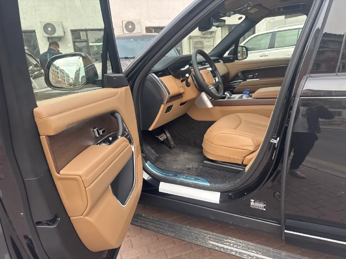 2026 Land Rover Range Rover Velar 3.0T 400HP L6 8AT,autocango,china used car exporter,china ev exporter,chinese used car exporter,chinese used ev exporter