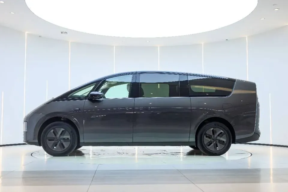 2025 Li MEGA BEV,autocango,china used car exporter,china ev exporter,chinese used car exporter,chinese used ev exporter