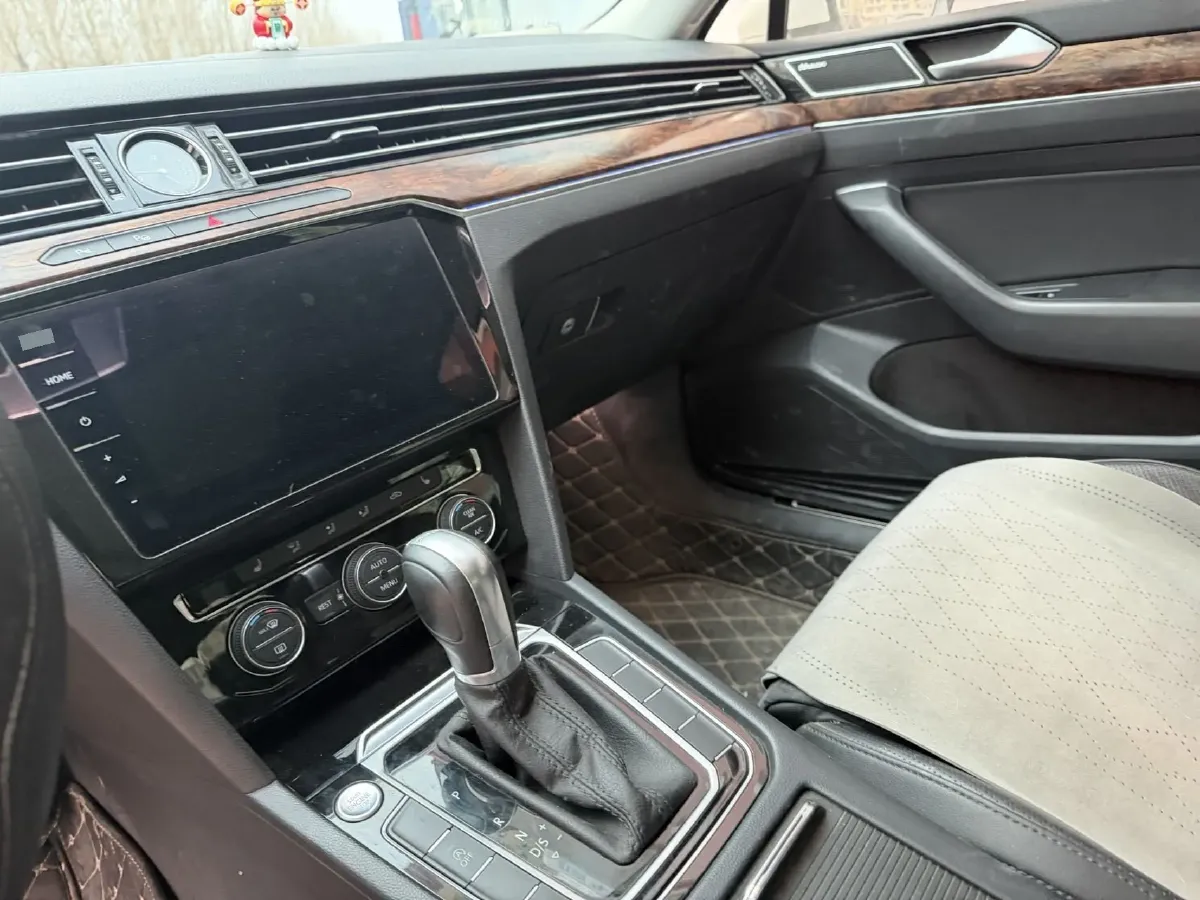 2018 Volkswagen Magotan 1.8T 180HP L4 7DCT,autocango,china used car exporter,china ev exporter,chinese used car exporter,chinese used ev exporter