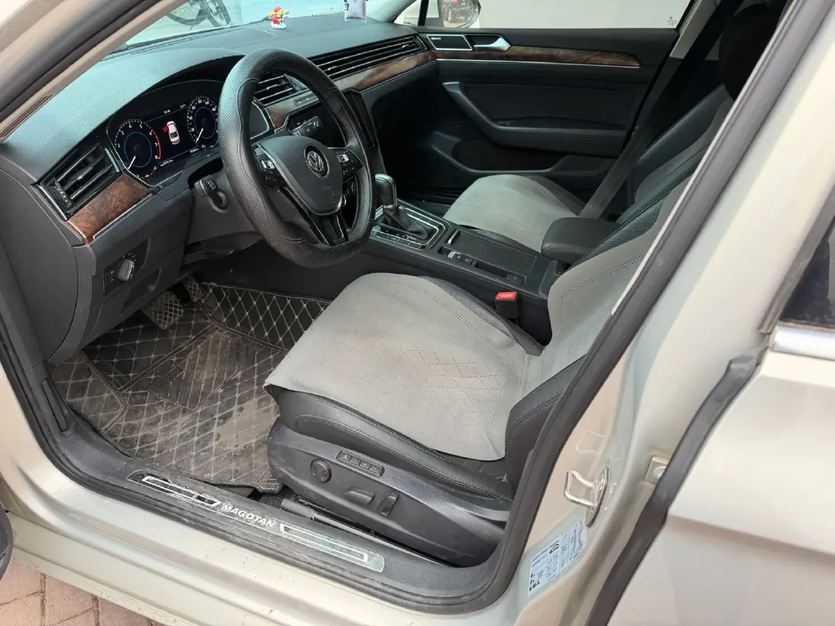 2018 Volkswagen Magotan 1.8T 180HP L4 7DCT,autocango,china used car exporter,china ev exporter,chinese used car exporter,chinese used ev exporter