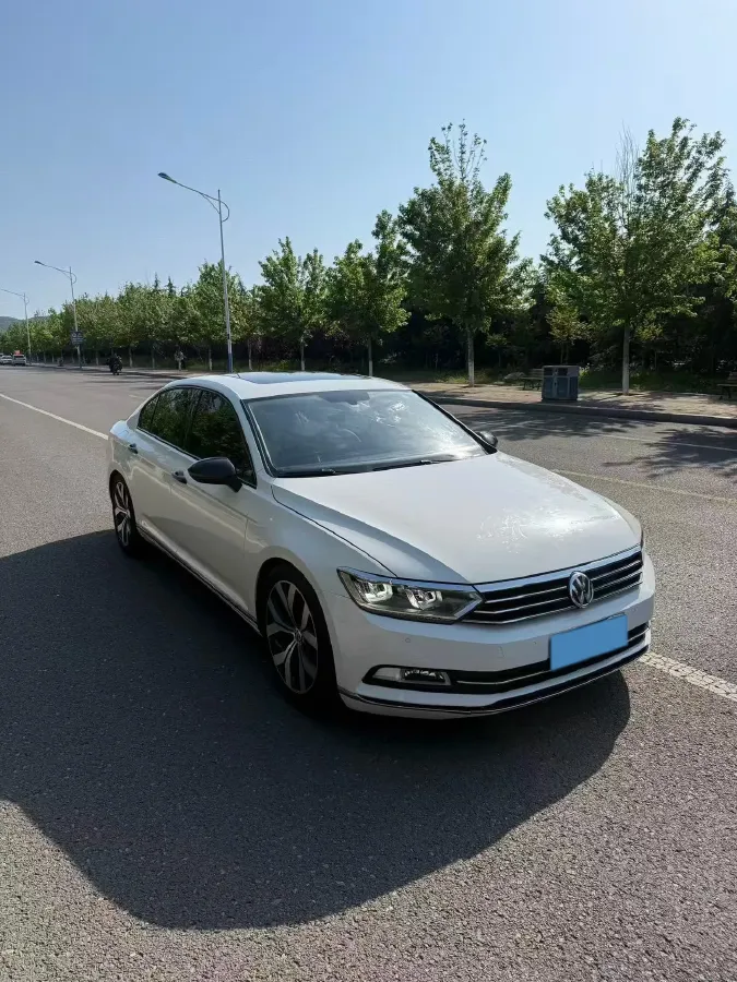 2018 Volkswagen Magotan 1.8T 180HP L4 7DCT,autocango,china used car exporter,china ev exporter,chinese used car exporter,chinese used ev exporter