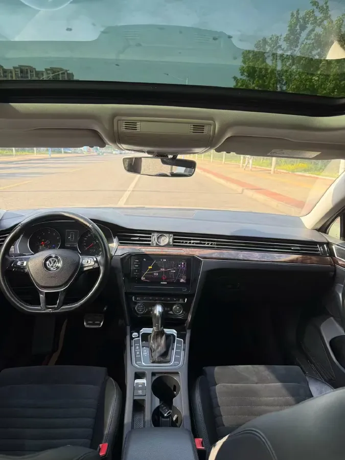 2018 Volkswagen Magotan 1.8T 180HP L4 7DCT,autocango,china used car exporter,china ev exporter,chinese used car exporter,chinese used ev exporter